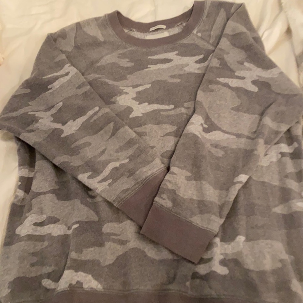 Oversized camo sweatshirt